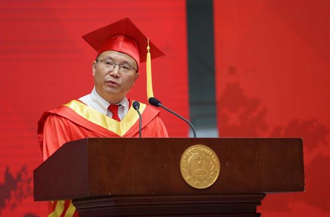 成都大学新任校长引领未来，铸就辉煌新篇章